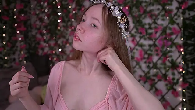 Snapshot of Petite_Polly chatting on February 22, 2026, 6:06 pm Petite Polly online show from February 22, 2026, 6:06 pm