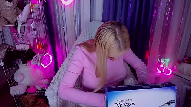 CeaneLino online show from April 1, 2026, 4:37 pm