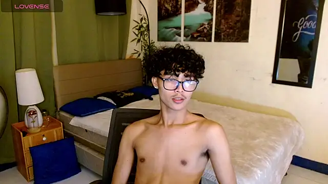 Snapshot of AsianCarl chatting on October 28, 2025, 1:25 pm AsianCarl online show from October 28, 2025, 1:25 pm