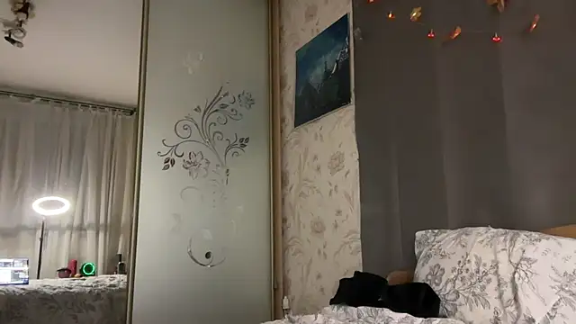 Crave Elise online show from November 12, 2025, 12:00 am