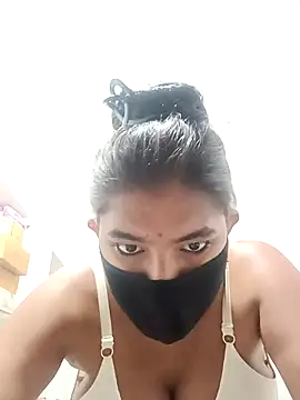 Hot radhaji online show from October 23, 2025, 9:19 am