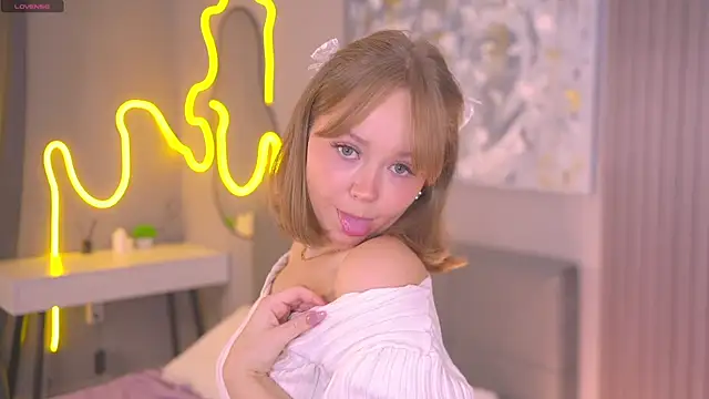 lorapalmerry online show from November 2, 2025, 3:03 pm