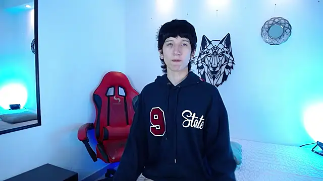 Emo Boy  online show from December 19, 2025, 12:45 pm