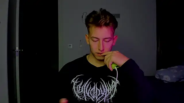 Snapshot of find0m_master chatting on January 14, 2026, 8:14 pm find0m master online show from January 14, 2026, 8:14 pm