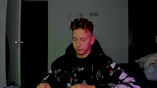 Snapshot of find0m_master chatting on February 4, 2026, 8:14 pm find0m master online show from February 4, 2026, 8:14 pm