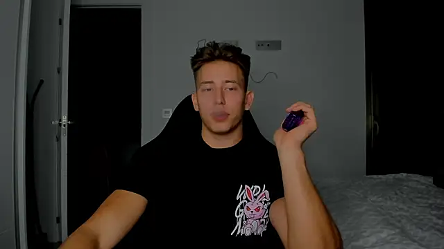 Snapshot of find0m_master chatting on February 16, 2026, 7:43 pm find0m master online show from February 16, 2026, 7:43 pm