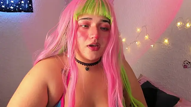 Emilycollei online show from October 9, 2025, 3:43 pm