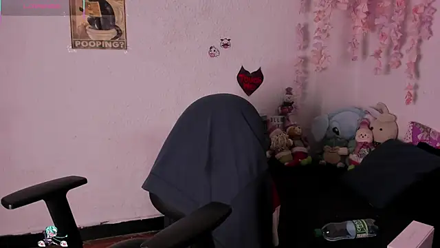 Emilycollei online show from November 30, 2025, 9:13 am