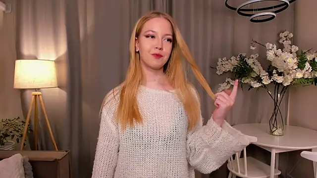 TinaStevenson online show from October 19, 2025, 9:48 pm