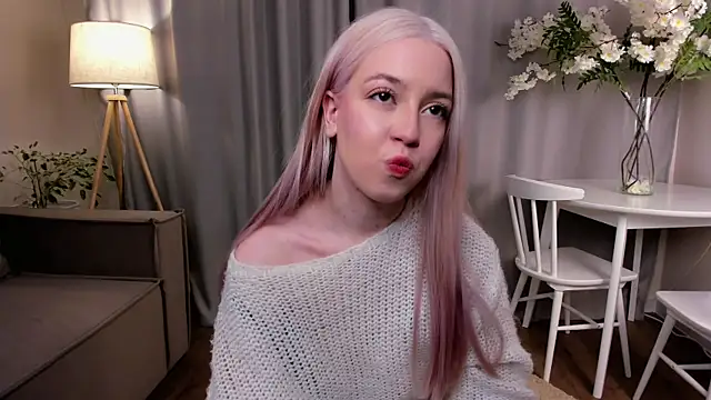 TinaStevenson online show from October 22, 2025, 10:42 pm