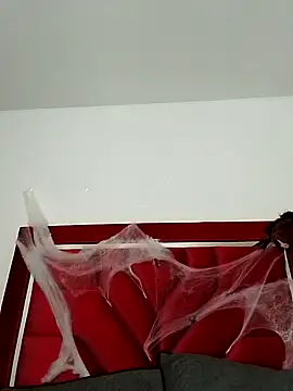 NaomiGrace  online show from October 18, 2025, 10:49 am