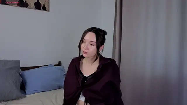 SylviaHamilton online show from October 14, 2025, 7:42 am