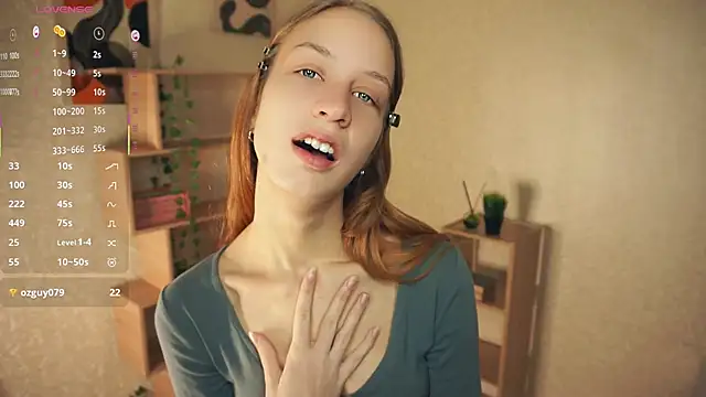 Snapshot of IveyColley chatting on October 28, 2025, 7:34 am IveyColley online show from October 28, 2025, 7:34 am