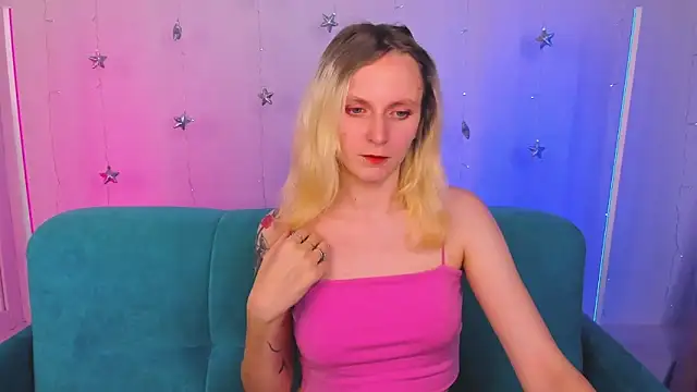 Snapshot of LikiLips chatting on December 18, 2025, 1:22 am LikiLips online show from December 18, 2025, 1:22 am