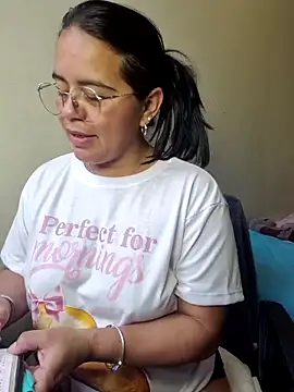 Miss  kendra  online show from October 31, 2025, 2:51 pm