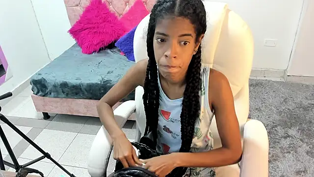 thianahorny online show from November 28, 2025, 12:08 pm