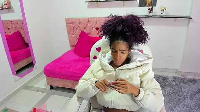 Snapshot of thianahorny chatting on March 4, 2026, 12:33 pm thianahorny online show from March 4, 2026, 12:33 pm