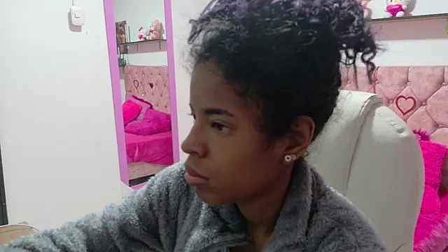 Snapshot of thianahorny chatting on April 6, 2026, 1:01 pm thianahorny online show from April 6, 2026, 1:01 pm