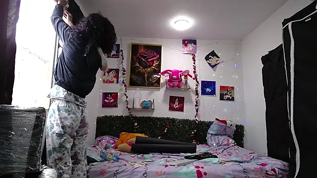 Snapshot of thianahorny chatting on April 10, 2026, 12:32 pm thianahorny online show from April 10, 2026, 12:32 pm