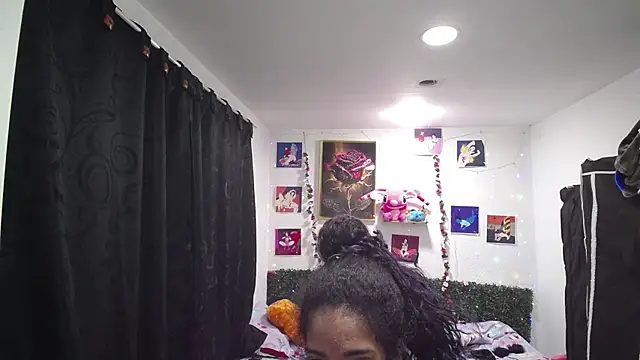 Snapshot of thianahorny chatting on April 13, 2026, 12:32 pm thianahorny online show from April 13, 2026, 12:32 pm