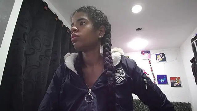 Snapshot of thianahorny chatting on April 14, 2026, 12:33 pm thianahorny online show from April 14, 2026, 12:33 pm