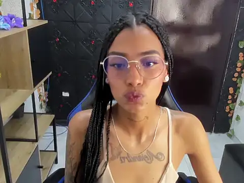 KarlaSlutSkinny   online show from May 6, 2026, 2:51 am