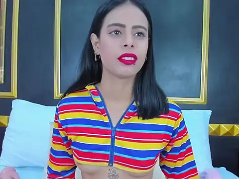 laura maite  online show from November 17, 2025, 12:00 pm