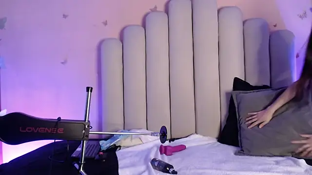 SweetRenata  online show from October 20, 2025, 11:21 am