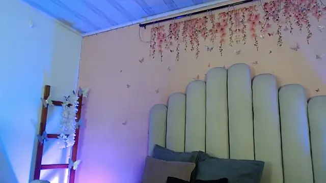 SweetRenata  online show from October 24, 2025, 11:17 am