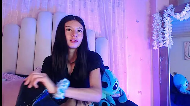 Snapshot of SweetRenata_ chatting on February 9, 2026, 11:36 am SweetRenata online show from February 9, 2026, 11:36 am