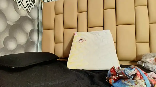 hannah teehn online show from October 16, 2025, 7:04 pm