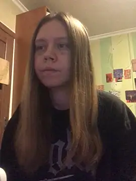 LunaVirelle online show from November 9, 2025, 4:05 pm