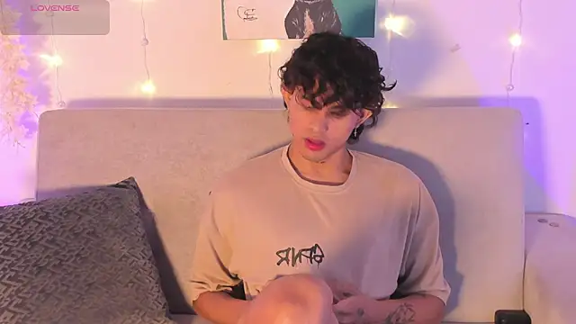 Snapshot of lua_boy chatting on March 31, 2026, 4:46 am lua boy online show from March 31, 2026, 4:46 am