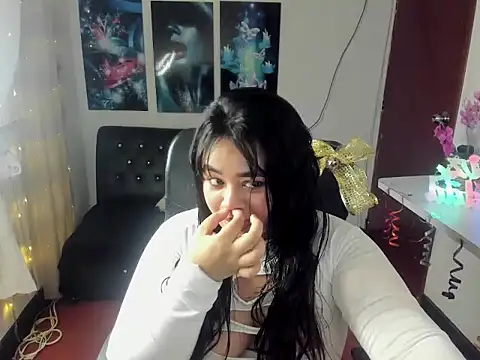 oliviia cute online show from November 14, 2025, 5:50 am