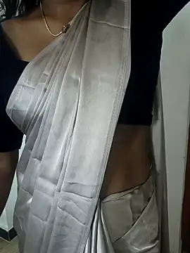 Snapshot of Tamilmallu-duskygirl03 chatting on November 3, 2025, 6:58 am Tamilmallu-duskygirl03 online show from November 3, 2025, 6:58 am