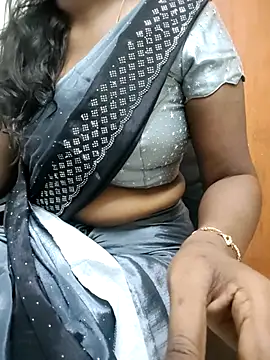 Snapshot of Tamilmallu-duskygirl03 chatting on December 4, 2025, 10:02 am Tamilmallu-duskygirl03 online show from December 4, 2025, 10:02 am