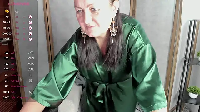 hottyannaa online show from November 13, 2025, 2:54 am