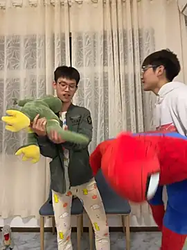 KK-cuteboy online show from October 13, 2025, 12:38 pm