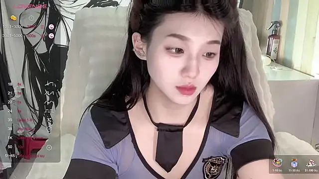 QiQi-779 online show from November 9, 2025, 11:41 am