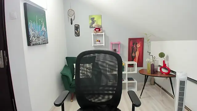 BettyJamess online show from October 17, 2025, 7:27 pm