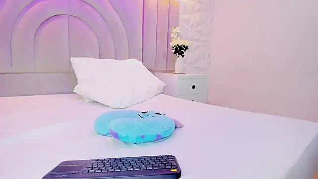 Snapshot of rebeca_brown_ chatting on January 14, 2026, 11:49 am rebeca brown online show from January 14, 2026, 11:49 am