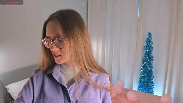 Snapshot of AiFusch chatting on December 19, 2025, 8:32 am AiFusch online show from December 19, 2025, 8:32 am