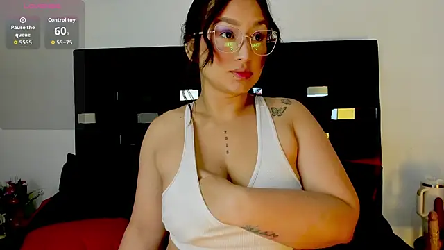 Snapshot of SussySunny_ chatting on October 20, 2025, 2:01 am SussySunny online show from October 20, 2025, 2:01 am