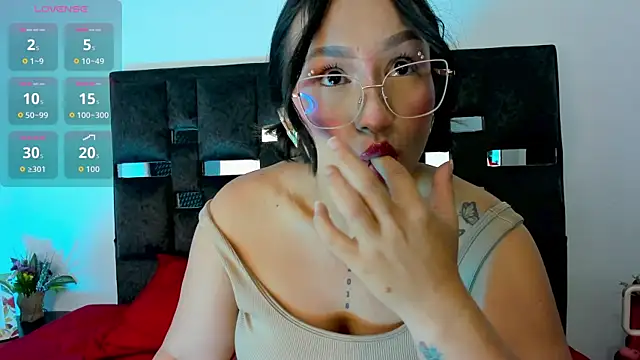 Snapshot of SussySunny_ chatting on November 11, 2025, 11:10 am SussySunny online show from November 11, 2025, 11:10 am