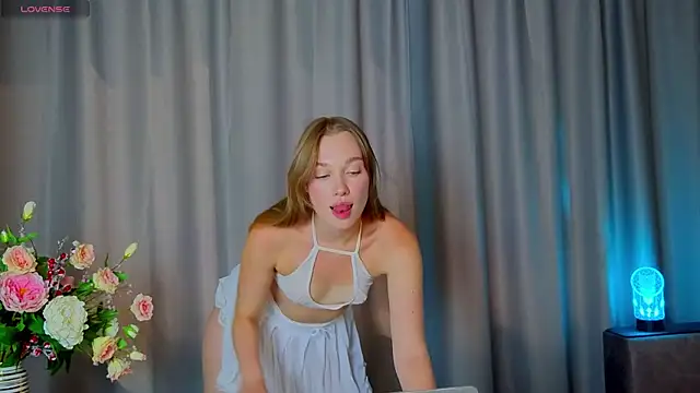 ElizaPurrr online show from August 6, 2026, 11:34 am