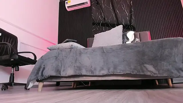 Miahsens online show from December 15, 2025, 11:36 am