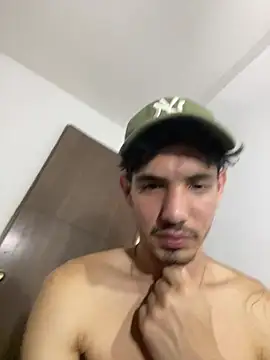 Snapshot of fabrizzio_Monti chatting on April 5, 2026, 8:22 am fabrizzio Monti online show from April 5, 2026, 8:22 am