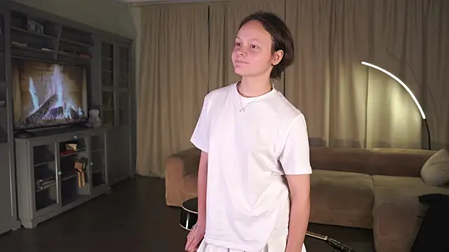 VeliaRogoff online show from October 21, 2025, 12:50 pm