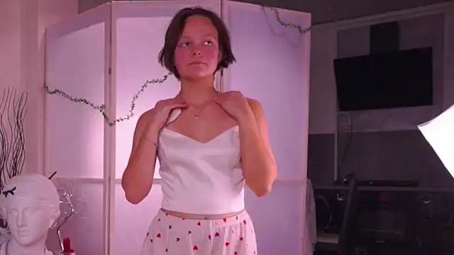 VeliaRogoff online show from October 27, 2025, 12:53 pm