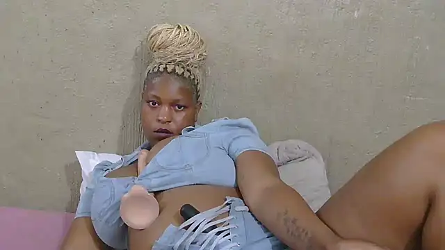 ZuriVixen online show from October 17, 2025, 7:49 pm